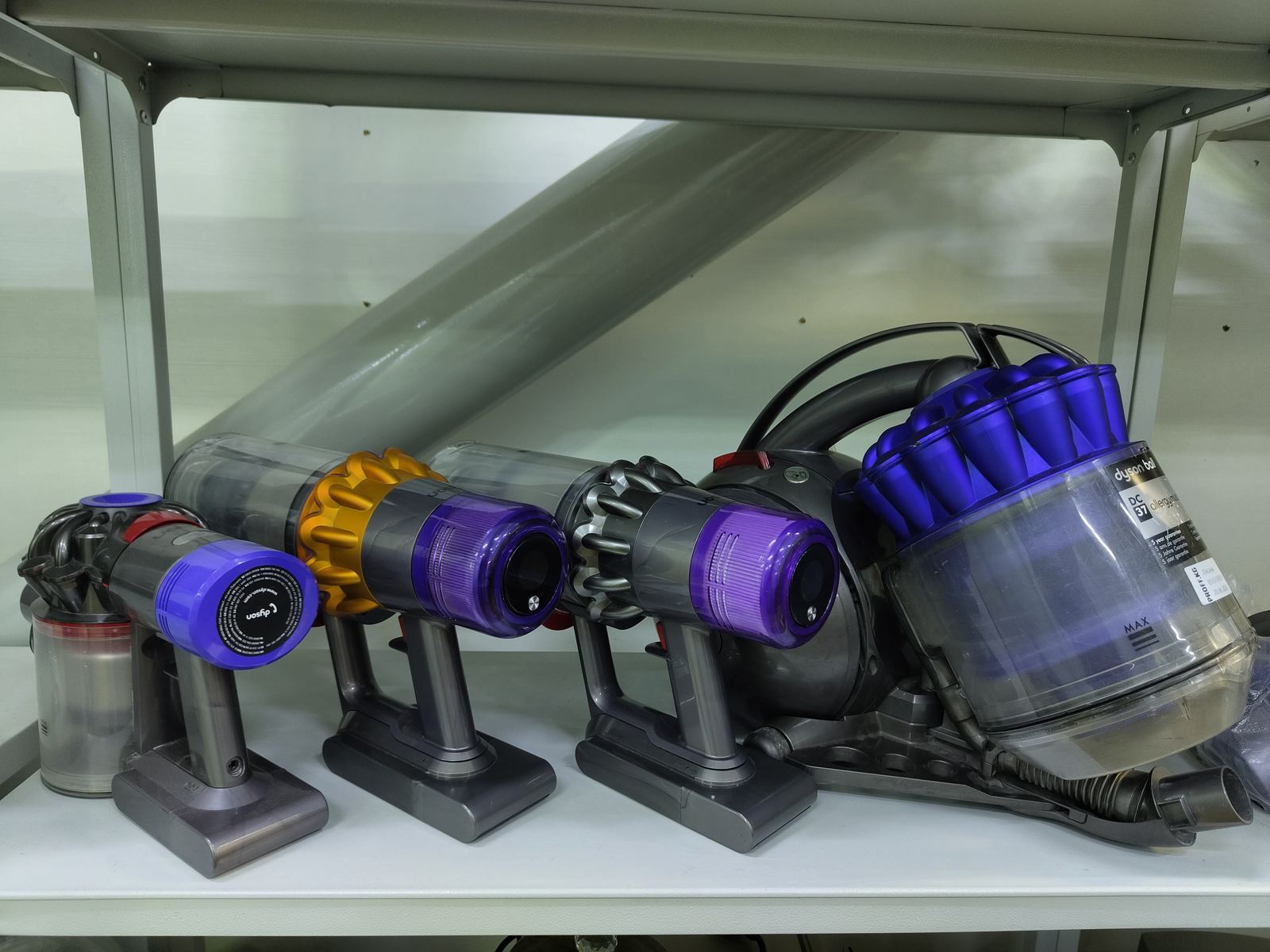 Пылесосы Dyson разных моделей после ремонта
